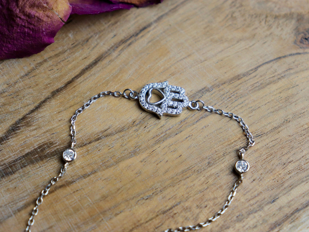 Handmade 925 sterling silver bracelet with a versatile design, ideal for any occasion and a thoughtful unisex gift, available for worldwide shipping. From BaiBan Jewelry